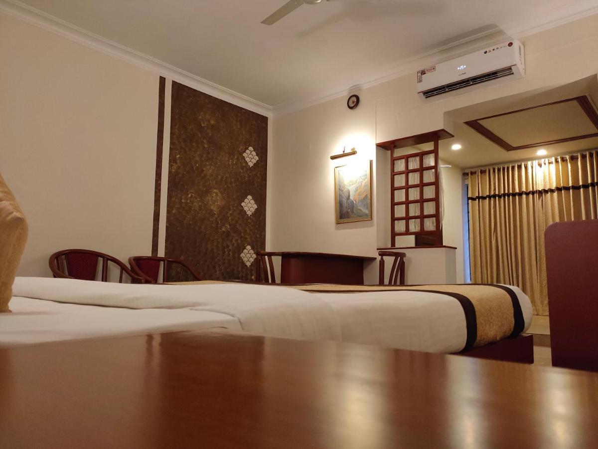 Yuvarani Residency Kochi Exterior photo