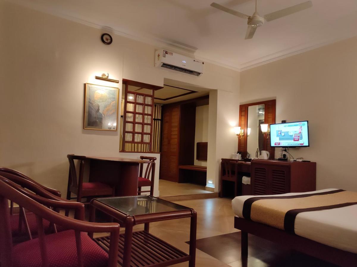 Yuvarani Residency Kochi Exterior photo