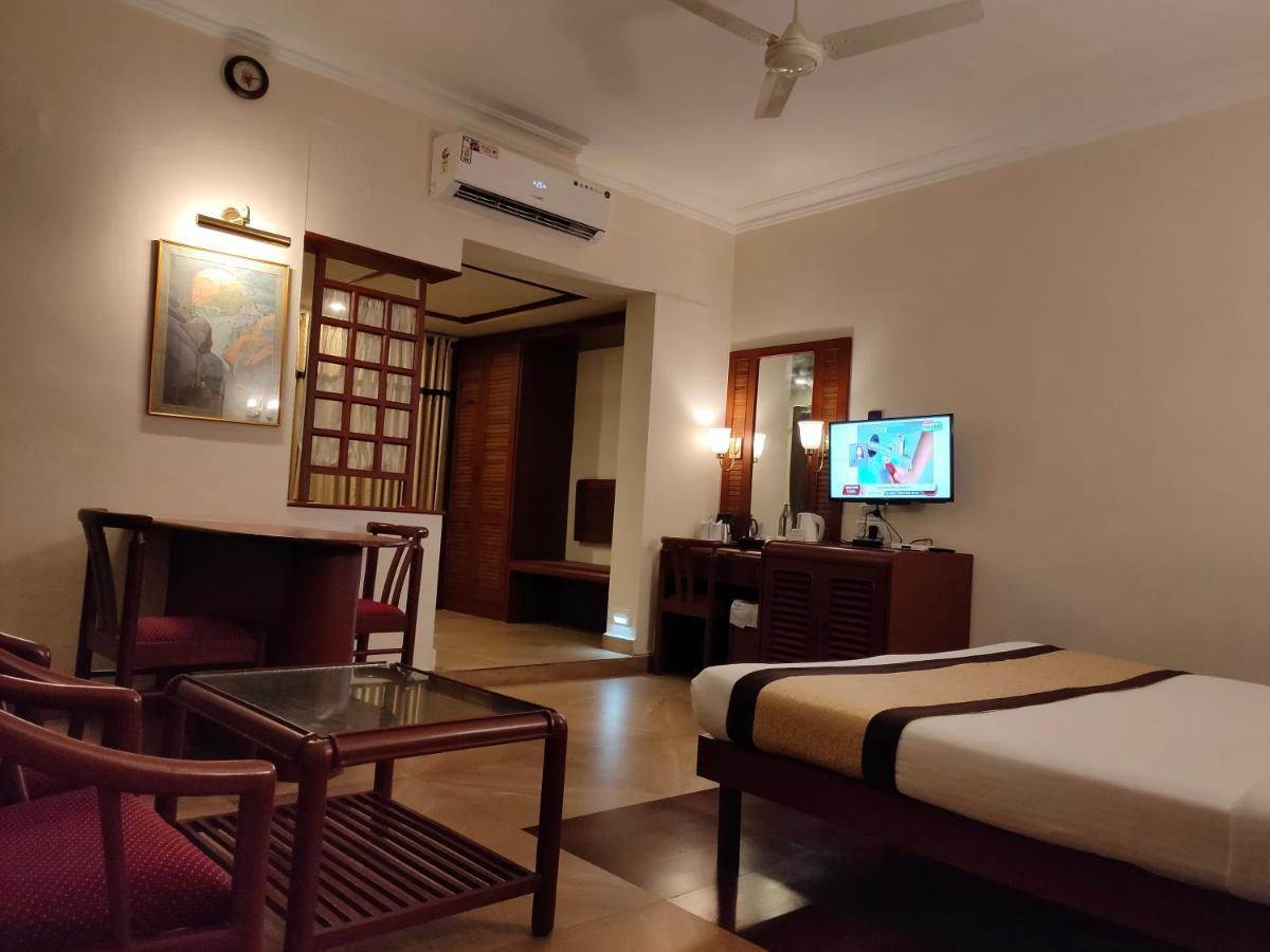 Yuvarani Residency Kochi Exterior photo