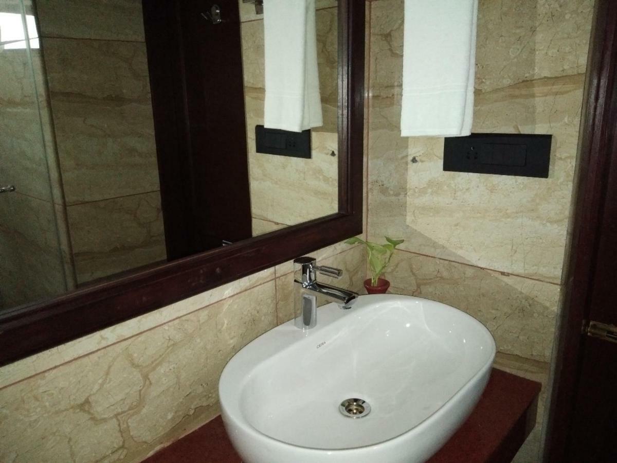 Yuvarani Residency Kochi Exterior photo