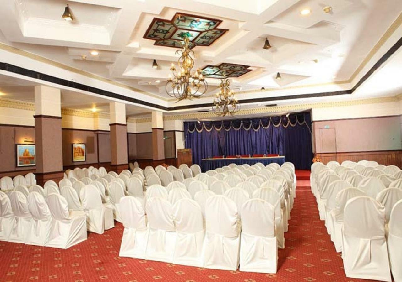 Yuvarani Residency Kochi Exterior photo