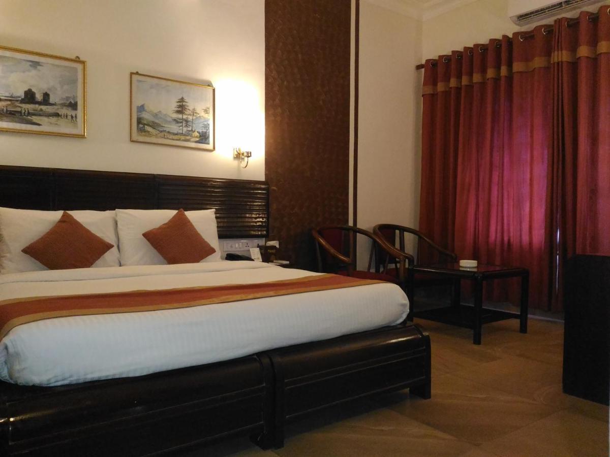 Yuvarani Residency Kochi Exterior photo