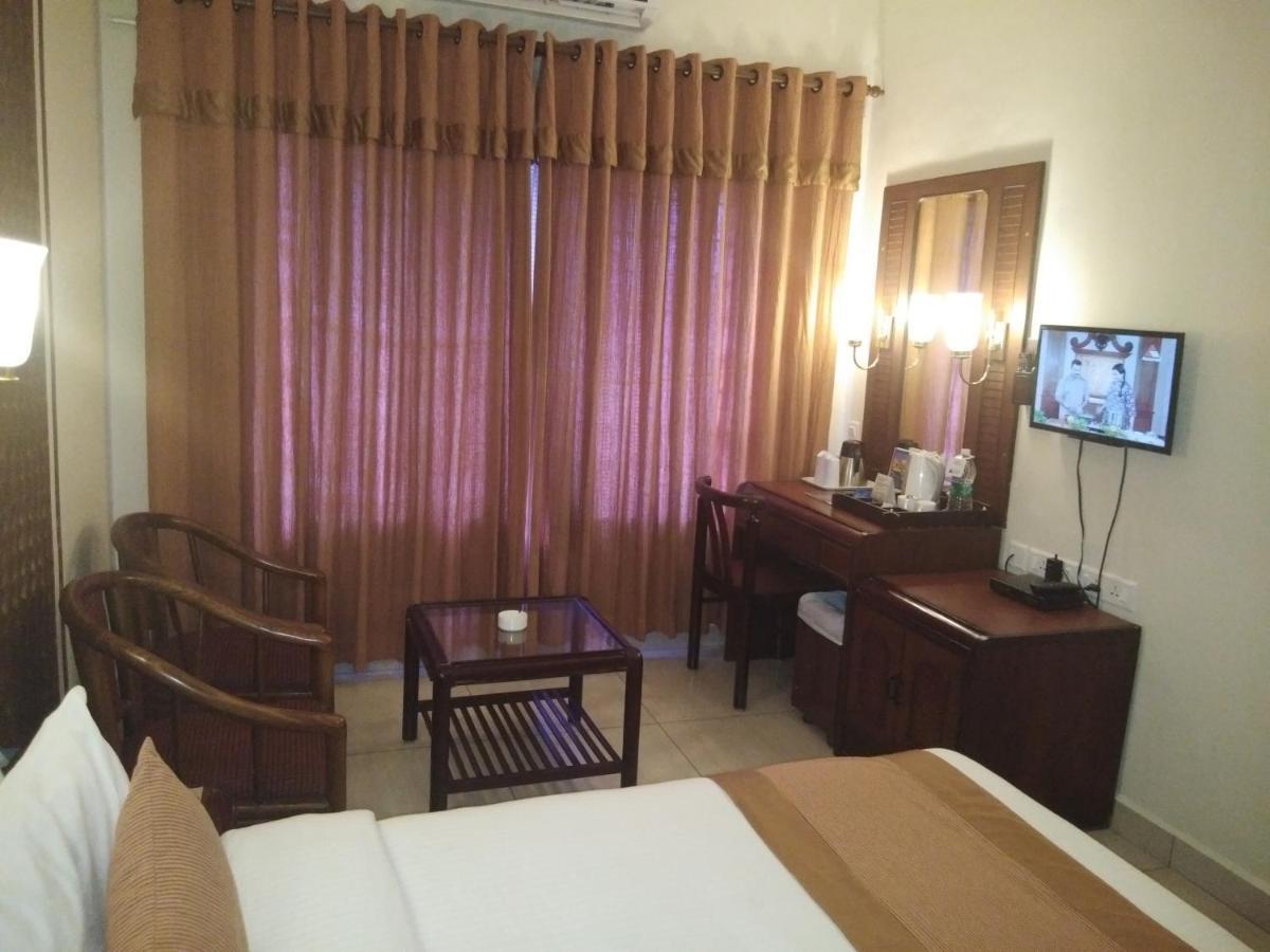 Yuvarani Residency Kochi Exterior photo